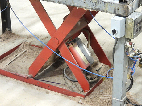 Used Roller Skate Conveyor and Scissor Lift