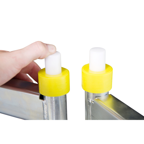 Rehnen Lacky Spray Table